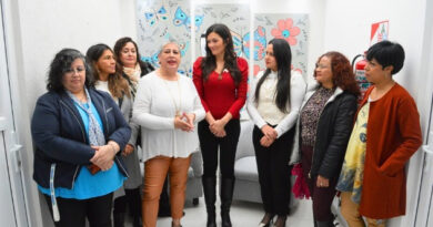 Zamora y la Artista Plástica Shadra inauguraron la Muestra ‘Impulso’ en el Concejo Deliberante de Río Grande